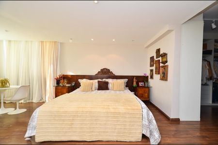 Apartamento à venda com 466m², 4 quartos e 5 vagasSuíte 1