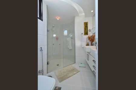 Apartamento à venda com 466m², 4 quartos e 5 vagasBanheiro da Suíte 1