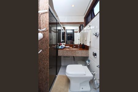 Apartamento à venda com 466m², 4 quartos e 5 vagasBanheiro da Suíte 2