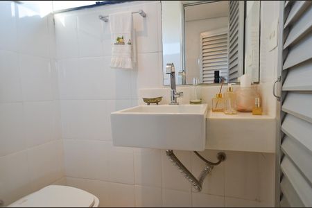 Apartamento à venda com 466m², 4 quartos e 5 vagasBanheiro de Serviço