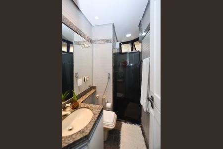 Apartamento à venda com 466m², 4 quartos e 5 vagasBanheiro social