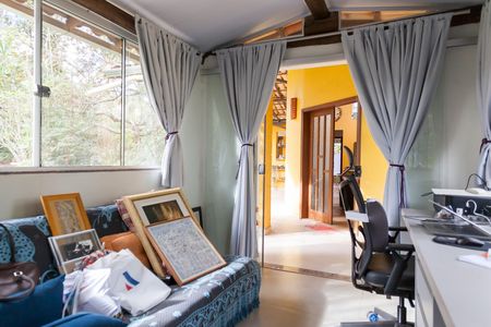 Casa de condomínio à venda com 263m², 3 quartos e 3 vagas Casa de condomínio à venda com 263m², 3 quartos e 3 vagasEscritório