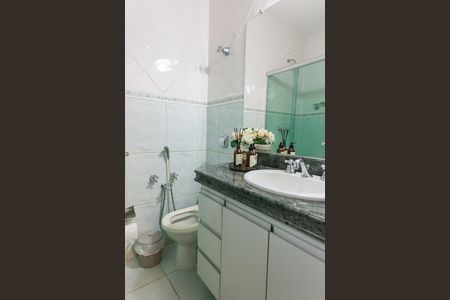 Casa de condomínio à venda com 263m², 3 quartos e 3 vagas Casa de condomínio à venda com 263m², 3 quartos e 3 vagasBanheiro Social