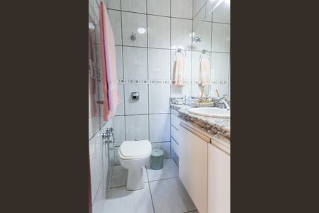 Casa de condomínio à venda com 263m², 3 quartos e 3 vagas Casa de condomínio à venda com 263m², 3 quartos e 3 vagasBanheiro da Suíte