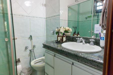 Casa de condomínio à venda com 263m², 3 quartos e 3 vagas Casa de condomínio à venda com 263m², 3 quartos e 3 vagasBanheiro Social