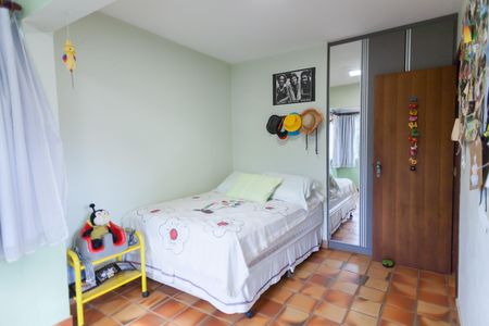 Casa de condomínio à venda com 263m², 3 quartos e 3 vagas Casa de condomínio à venda com 263m², 3 quartos e 3 vagasQuarto 2