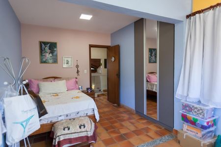 Casa de condomínio à venda com 263m², 3 quartos e 3 vagas Casa de condomínio à venda com 263m², 3 quartos e 3 vagasQuarto 1
