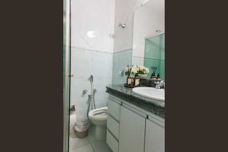 Casa de condomínio à venda com 263m², 3 quartos e 3 vagas Casa de condomínio à venda com 263m², 3 quartos e 3 vagasBanheiro Social