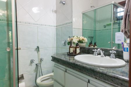 Casa de condomínio à venda com 263m², 3 quartos e 3 vagas Casa de condomínio à venda com 263m², 3 quartos e 3 vagasBanheiro Social