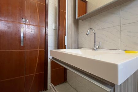 Apartamento para alugar com 65m², 2 quartos e 1 vaga Apartamento para alugar com 65m², 2 quartos e 1 vagaBanheiro
