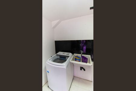 Casa à venda com 240m², 4 quartos e 2 vagas Casa à venda com 240m², 4 quartos e 2 vagasÁrea de Serviço