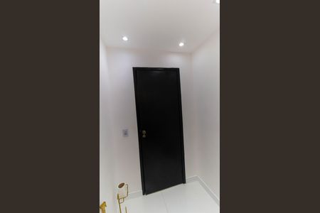 Casa à venda com 240m², 4 quartos e 2 vagas Casa à venda com 240m², 4 quartos e 2 vagasBanheiro