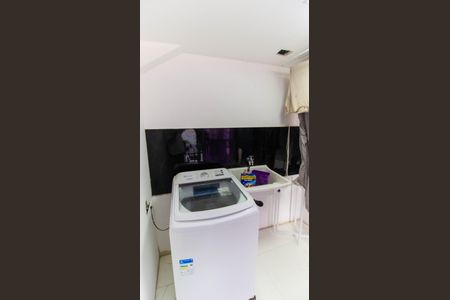 Casa à venda com 240m², 4 quartos e 2 vagas Casa à venda com 240m², 4 quartos e 2 vagasÁrea de Serviço