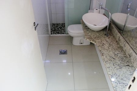 Banheiro  de apartamento à venda com 2 quartos, 53m² em Ponte Grande, Guarulhos