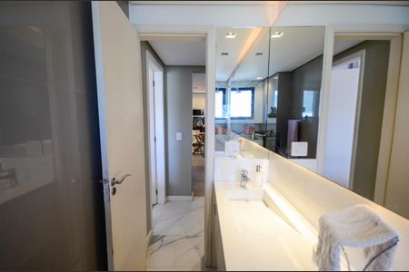 Apartamento à venda com 180m², 3 quartos e 2 vagasBanheiro 1