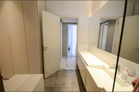 Apartamento à venda com 180m², 3 quartos e 2 vagasBanheiro da Suíte