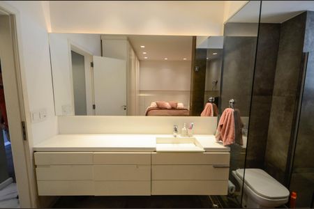 Apartamento à venda com 180m², 3 quartos e 2 vagasBanheiro da Suíte