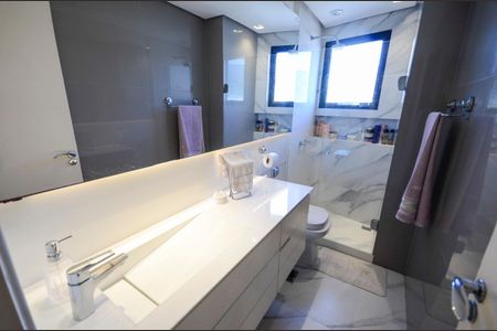 Apartamento à venda com 180m², 3 quartos e 2 vagasBanheiro 1