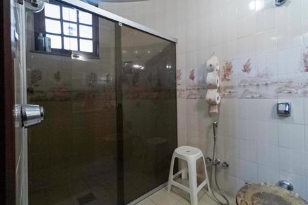 Casa à venda com 2000m², 7 quartos e 8 vagasBanheiro da suíte 1