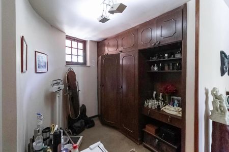 Casa à venda com 2000m², 7 quartos e 8 vagasCloset da suíte 2