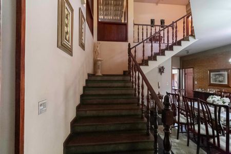 Casa à venda com 2000m², 7 quartos e 8 vagasEscada