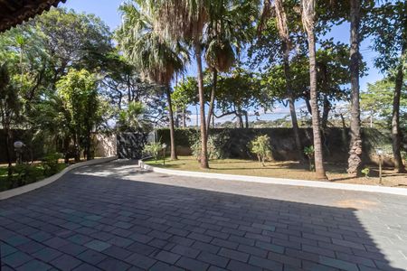 Casa à venda com 2000m², 7 quartos e 8 vagasEntrada