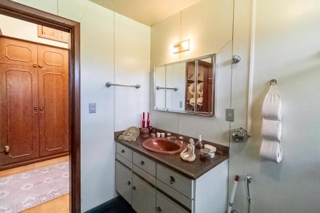 Casa à venda com 2000m², 7 quartos e 8 vagasBanheiro social