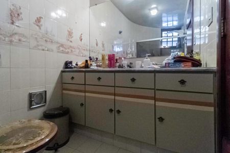 Casa à venda com 2000m², 7 quartos e 8 vagasBanheiro da suíte 1