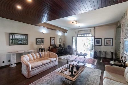 Casa à venda com 2000m², 7 quartos e 8 vagasSala 2