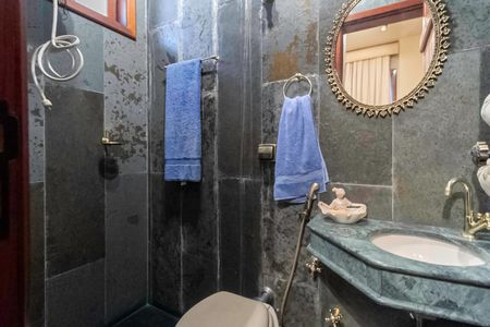 Casa à venda com 2000m², 7 quartos e 8 vagasBanheiro da suíte 4