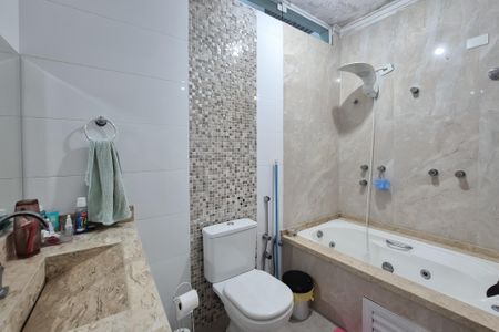 Casa à venda com 236m², 3 quartos e 3 vagasBanheiro da Suíte 1