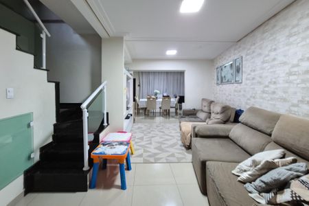 Casa à venda com 236m², 3 quartos e 3 vagasSala