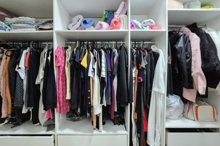 Casa à venda com 236m², 3 quartos e 3 vagasSuíte 1 - closet