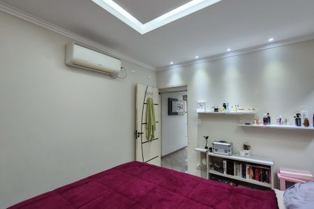 Casa à venda com 236m², 3 quartos e 3 vagasSuíte  1