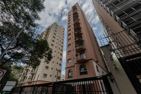 Apartamento para alugar com 30m², 1 quarto e 1 vaga Apartamento para alugar com 30m², 1 quarto e 1 vagaFachada