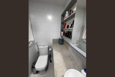 Apartamento para alugar com 93m², 4 quartos e 2 vagas Apartamento para alugar com 93m², 4 quartos e 2 vagasBanheiro da Suíte