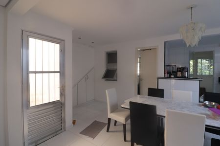 Casa à venda com 160m², 3 quartos e 2 vagasCozinha e Área de Serviço