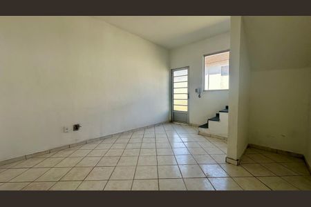 Casa à venda com 50m², 2 quartos e 1 vagaSala