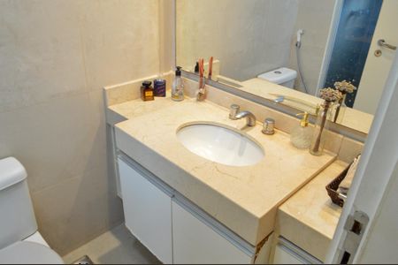 Apartamento à venda com 110m², 4 quartos e 2 vagas Apartamento à venda com 110m², 4 quartos e 2 vagasBanheiro da Suíte