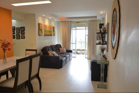 Apartamento à venda com 110m², 4 quartos e 2 vagas Apartamento à venda com 110m², 4 quartos e 2 vagasSala