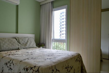 Apartamento à venda com 110m², 4 quartos e 2 vagas Apartamento à venda com 110m², 4 quartos e 2 vagasSuíte