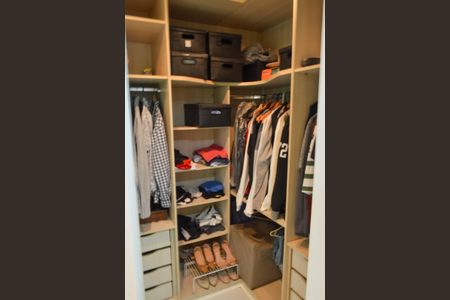 Apartamento à venda com 110m², 4 quartos e 2 vagas Apartamento à venda com 110m², 4 quartos e 2 vagasCloset da Suíte