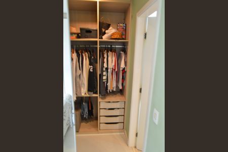 Apartamento à venda com 110m², 4 quartos e 2 vagas Apartamento à venda com 110m², 4 quartos e 2 vagasCloset da Suíte