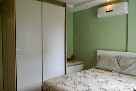 Apartamento à venda com 110m², 4 quartos e 2 vagas Apartamento à venda com 110m², 4 quartos e 2 vagasSuíte