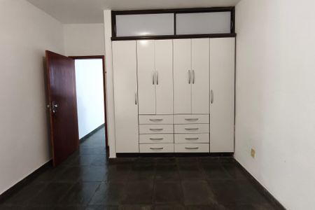 Casa à venda com 157m², 4 quartos e 2 vagasQuarto Suíte 2