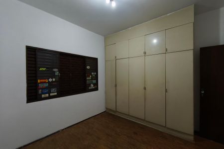 Casa à venda com 157m², 4 quartos e 2 vagasQuarto 1