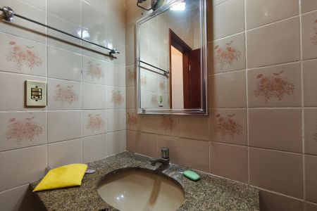 Casa à venda com 157m², 4 quartos e 2 vagasBanheiro Social