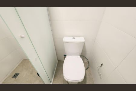 Casa de condomínio à venda com 184m², 4 quartos e 3 vagasBanheiro 2