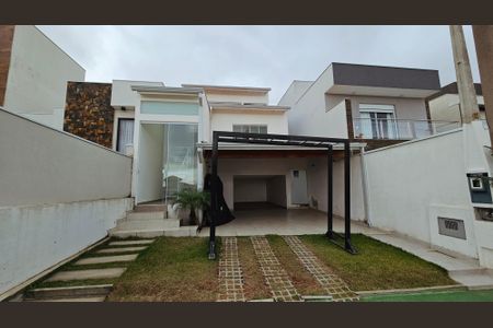 Casa de condomínio à venda com 184m², 4 quartos e 3 vagasFachada