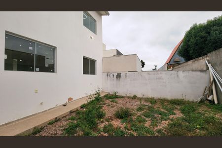 Casa de condomínio à venda com 184m², 4 quartos e 3 vagasÁrea comum